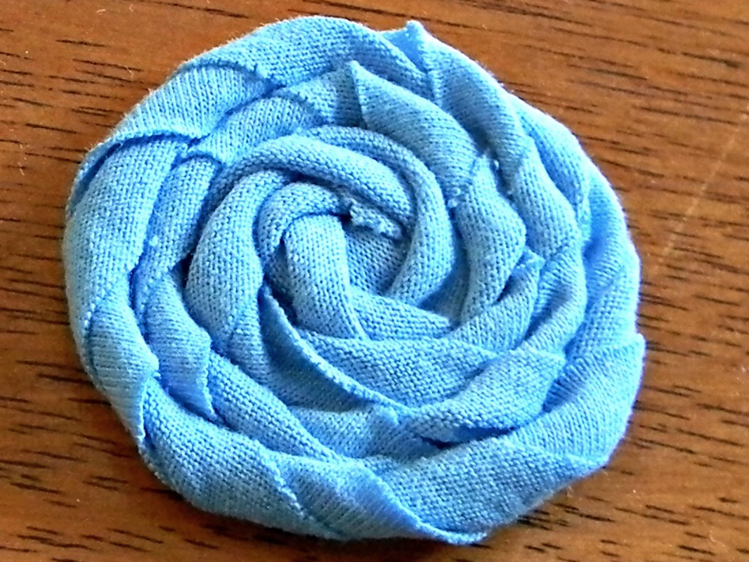 Scrap Fabric Rosettes - Organize and Decorate Everything