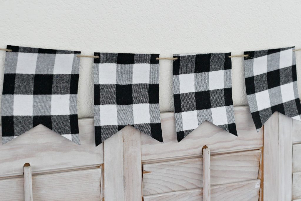 Pumpkins and Plaid mantel banner