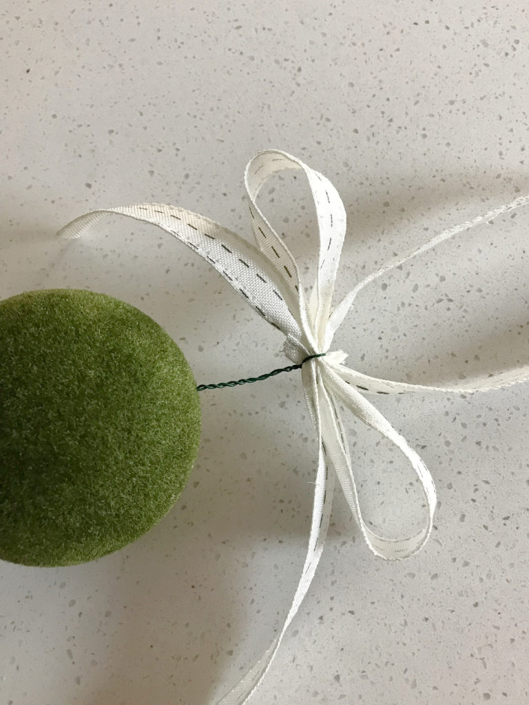 Mistletoe Ball ribbon wire
